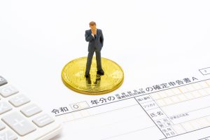 アメリカ国籍のかたが、日本で住んでいて日本での税務申告を忘れた場合どうするか